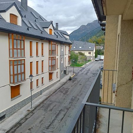 Apartamentos Valle De Tena - Biescas 3000 Kültér fotó