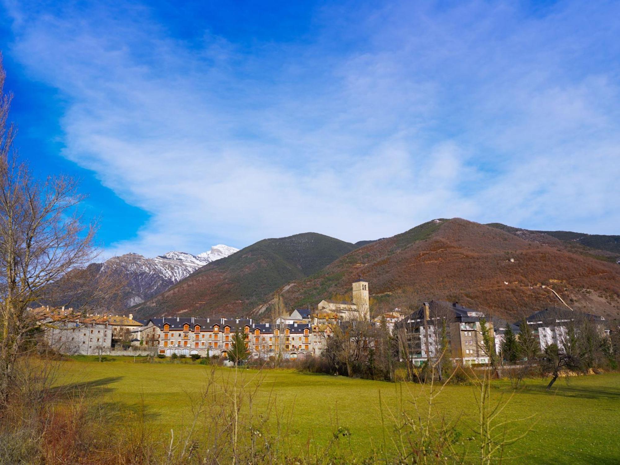 Apartamentos Valle De Tena - Biescas 3000 Kültér fotó